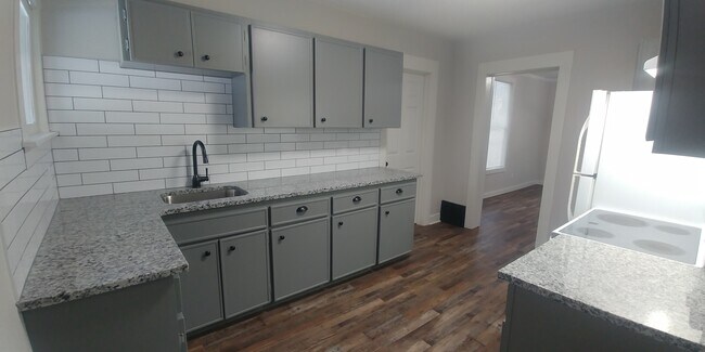 Kitchen - 5127 N Monroe St