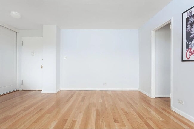 Building Photo - Lovely 1Bed 1Bath available