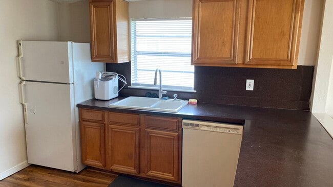 Building Photo - 912 Eighth St