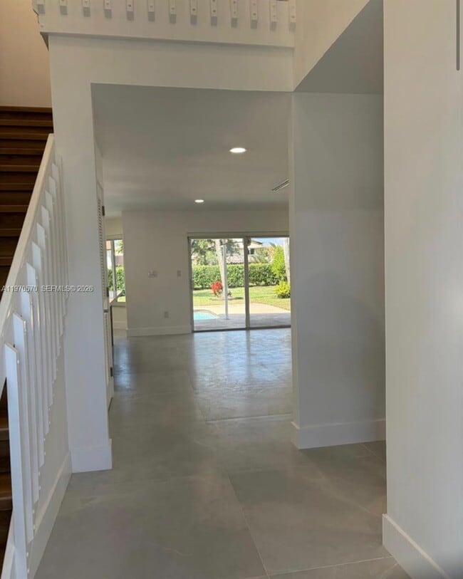 Building Photo - 801 Amherst Ave