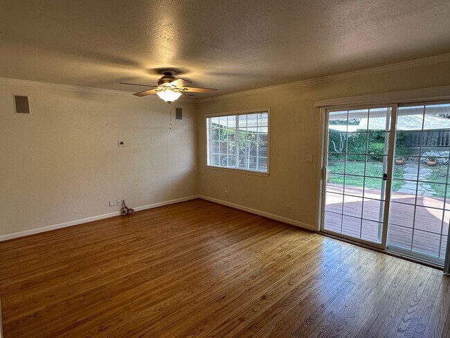Building Photo - 8492 Valencia St