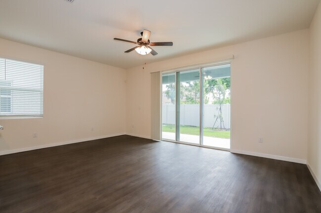 Foto del edificio - 11888 Mountain Retreat Ln, Riverview, FL