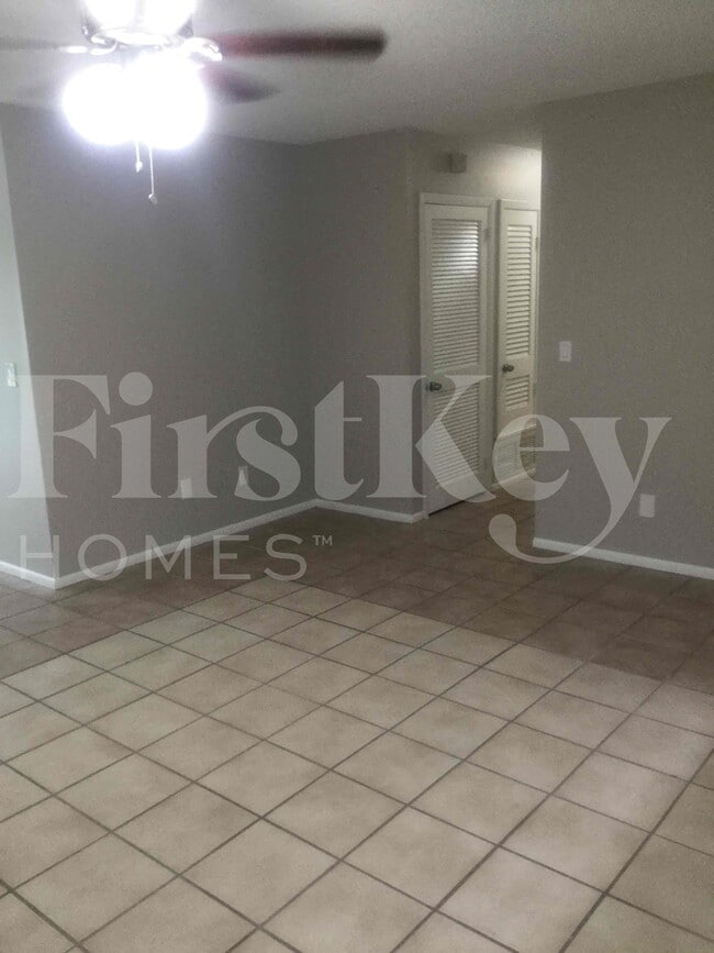 Building Photo - 202 SW Reynolds Ave