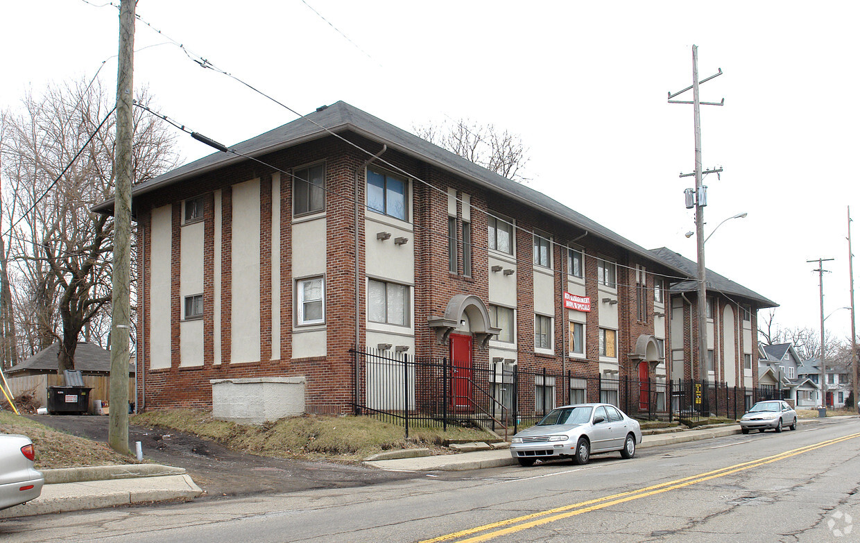 Primary Photo - Monon Trail Apts