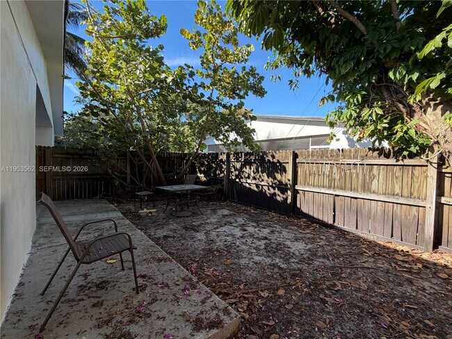 Foto del edificio - 951 SW 16th St