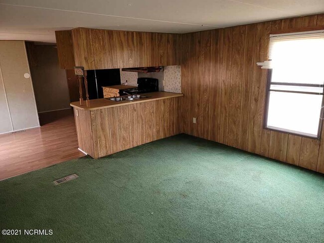Foto del edificio - 547 Weston Rd