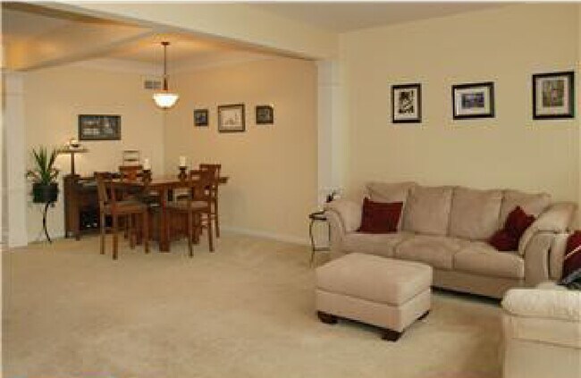 Foto del edificio - 1932 Cavalier Ln