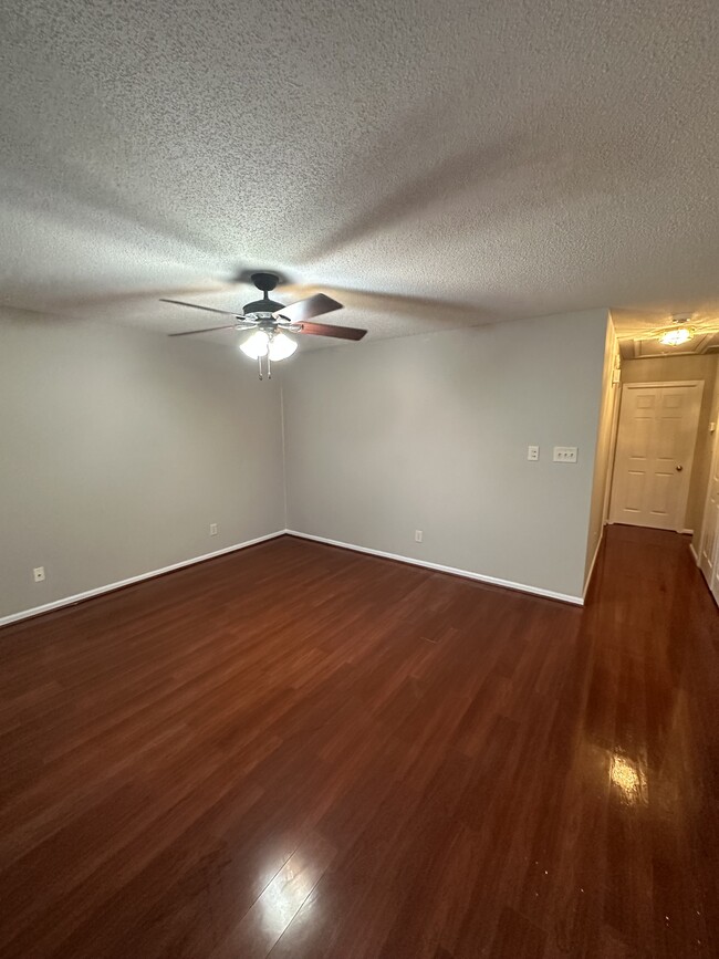 Foto del edificio - 4620 Lily Walk