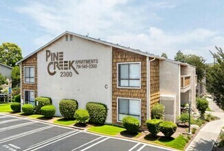 Foto principal - Pinecreek Apartments