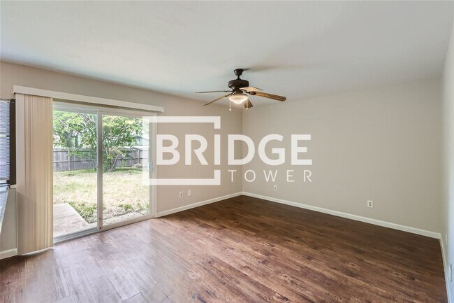 Building Photo - 941 Longhorn Dr