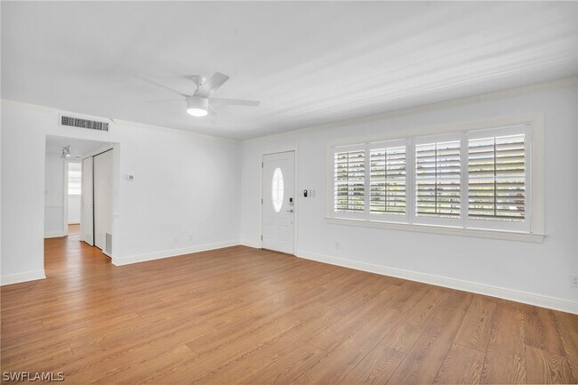 Building Photo - 1247 Royal Palm Dr