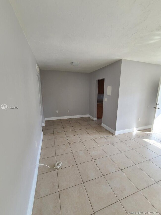 Foto del edificio - 2151 NE 168th St