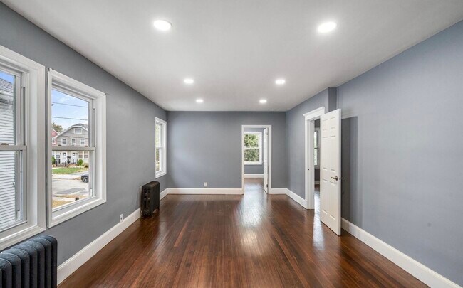 Building Photo - 402 Morse Ave