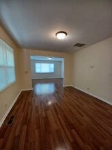 Building Photo - 1233 Benton St