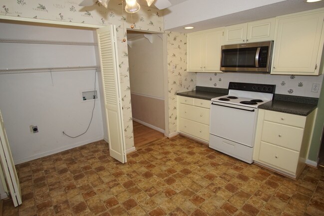 Foto del edificio - 8707 Olde Colony Trail