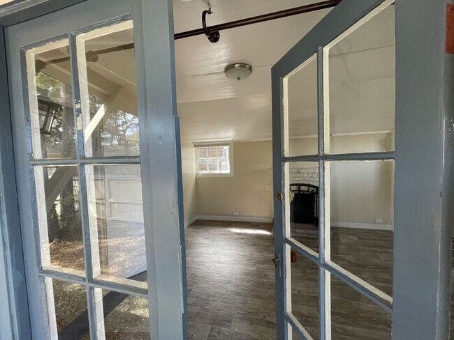 Foto del edificio - Cozy Updated Studio Cottage in Pacific Grove