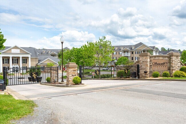 Building Photo - 2 br, 2 bath House - 2821 Suncrest  Village