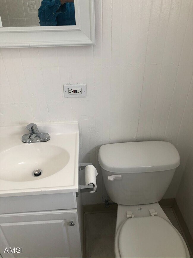 Foto del edificio - 2 br, 1 bath House - 2843 A Harrison Street