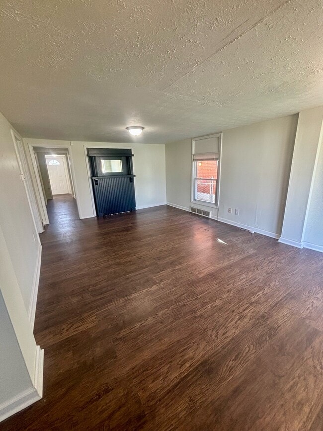 Building Photo - 3633 Kahlert Ave