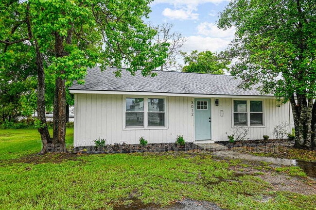 Building Photo - 3012 Azalea Dr
