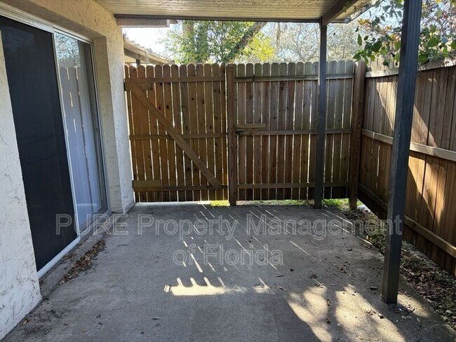 Building Photo - 601 NE 28th Ave