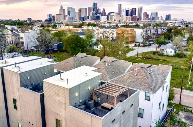 Building Photo - 3507 Bastrop St