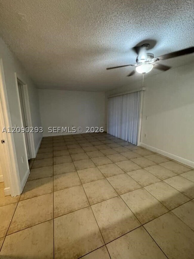Foto del edificio - 1566 Lake Crystal Dr