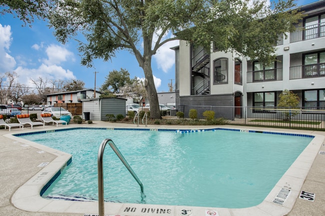 Building Photo - The Loren Apartments
