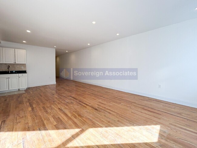 Foto del edificio - 270 Fort Washington Ave