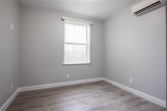 Building Photo - 6899 Post Rd