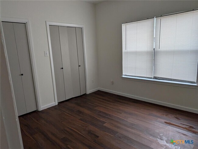 Foto del edificio - 1221 Hopkins St