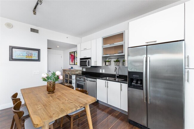 Foto del edificio - 60 SW 13th St