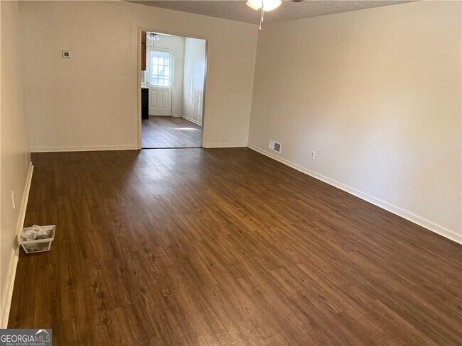 Foto del edificio - 1085 Eastview Rd NE