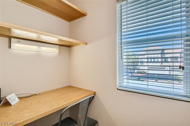 Foto del edificio - 10550 W Alexander Rd
