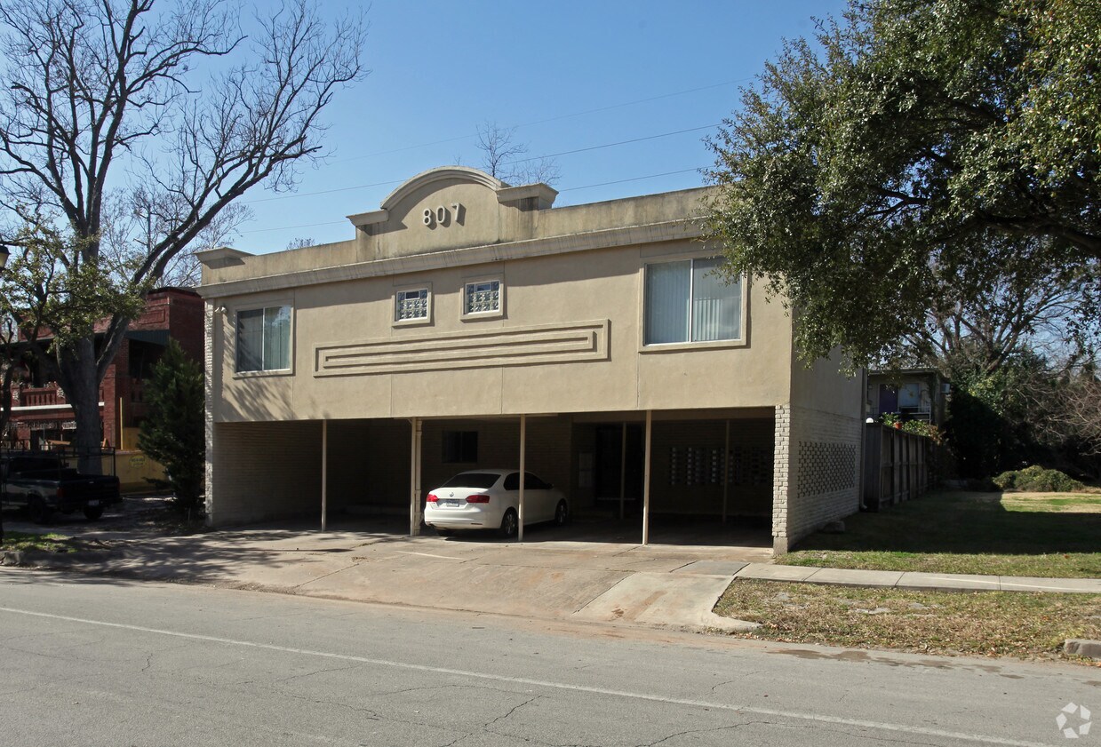 Foto principal - 807 Heights Blvd
