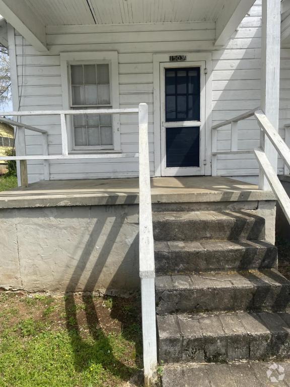 Building Photo - 1503 Maple Ave SE