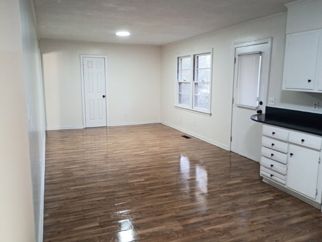 Building Photo - 574 Daniel Cir