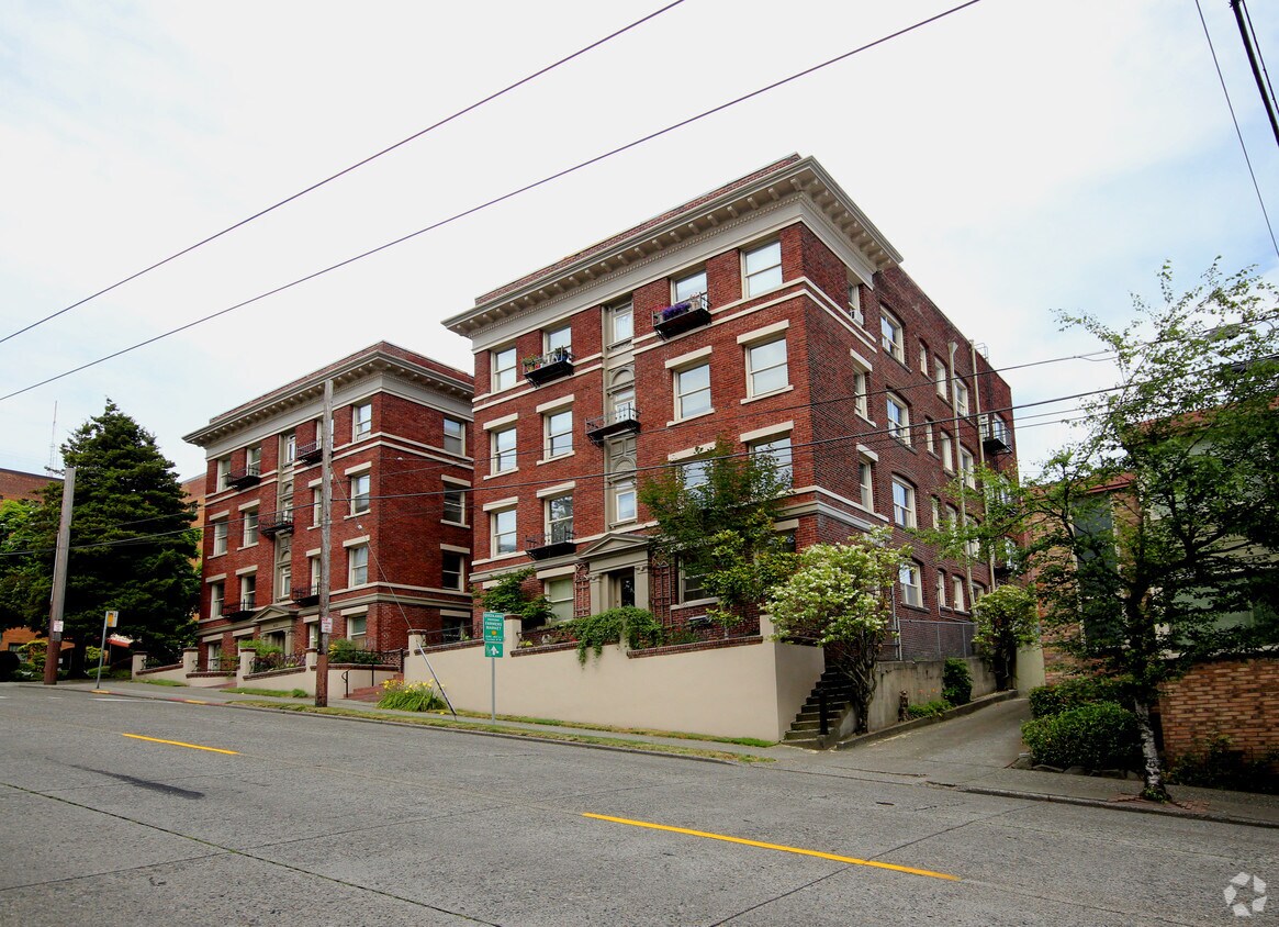 Building Photo - Castle Court