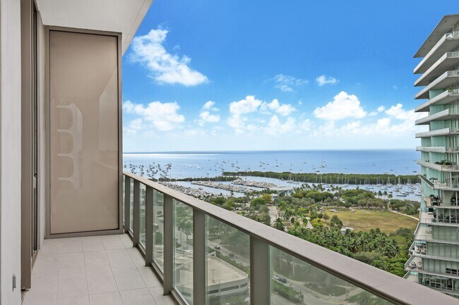Building Photo - 2655 S Bayshore Dr