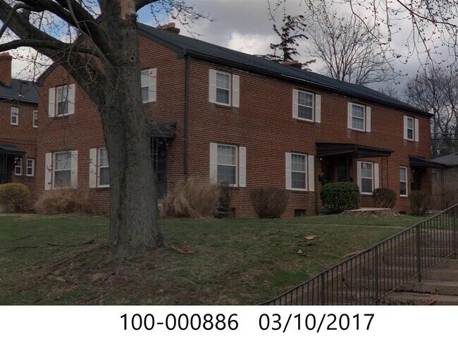 Building Photo - 5784 N High St