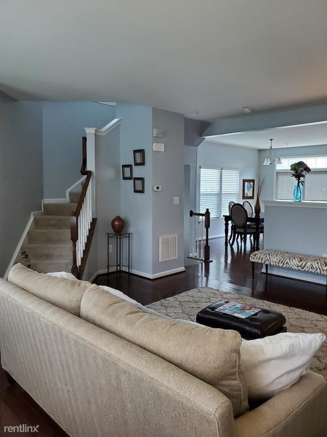 Building Photo - 3 br, 2.5 bath Townhome - 600 Chance Pl