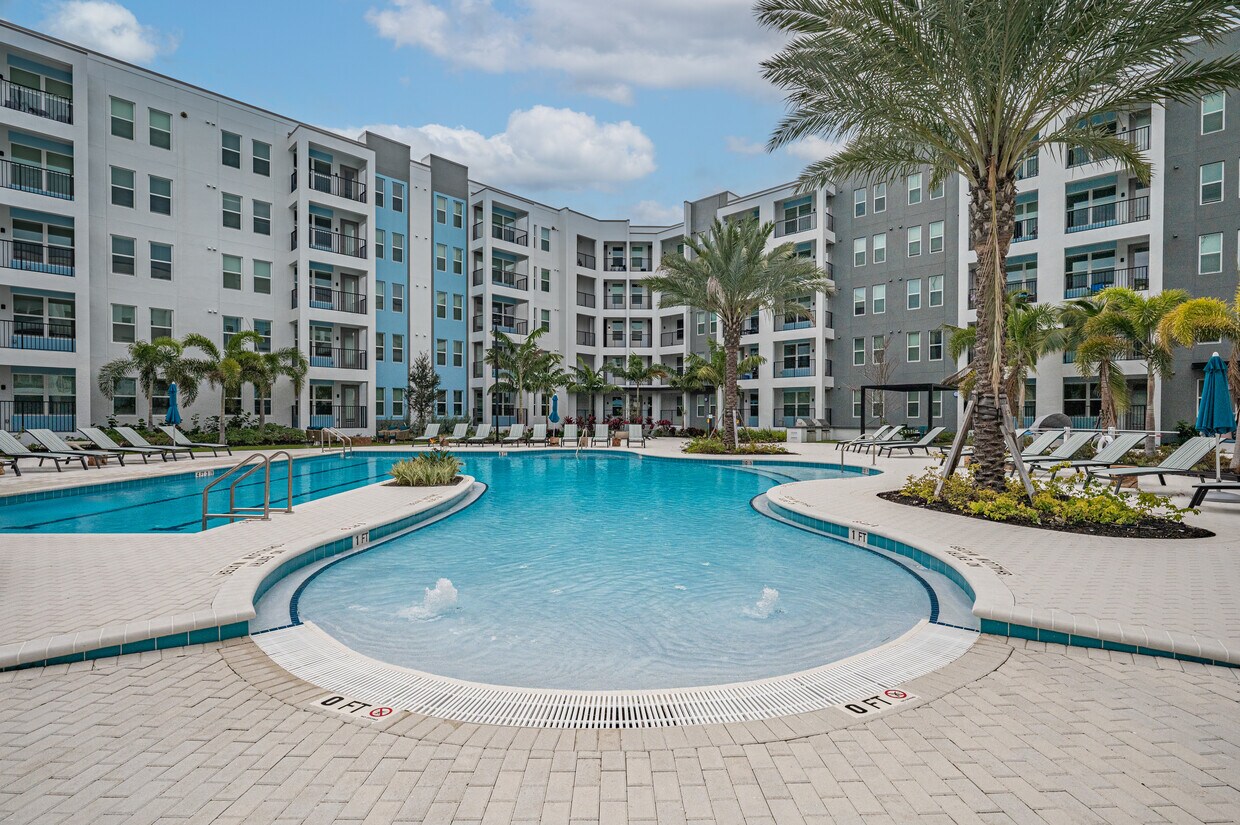 Patio - Piscina - The Cove at 47th