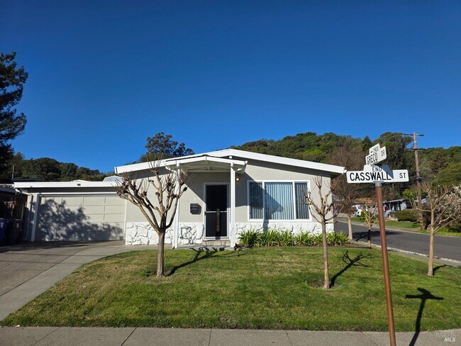 Building Photo - 127 Casswall St