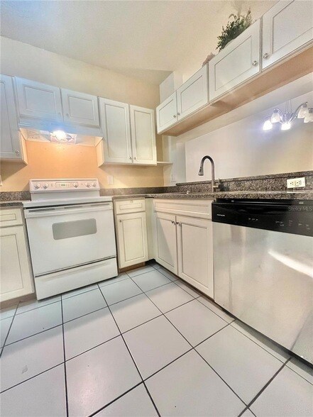 Building Photo - 1211 Kennewick Ct