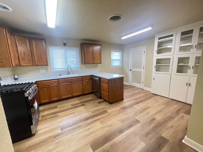 Foto del edificio - 3 bed / 2 ba house - Yuba City