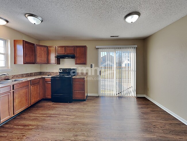 Foto del edificio - 7607 Scatter Woods Ln