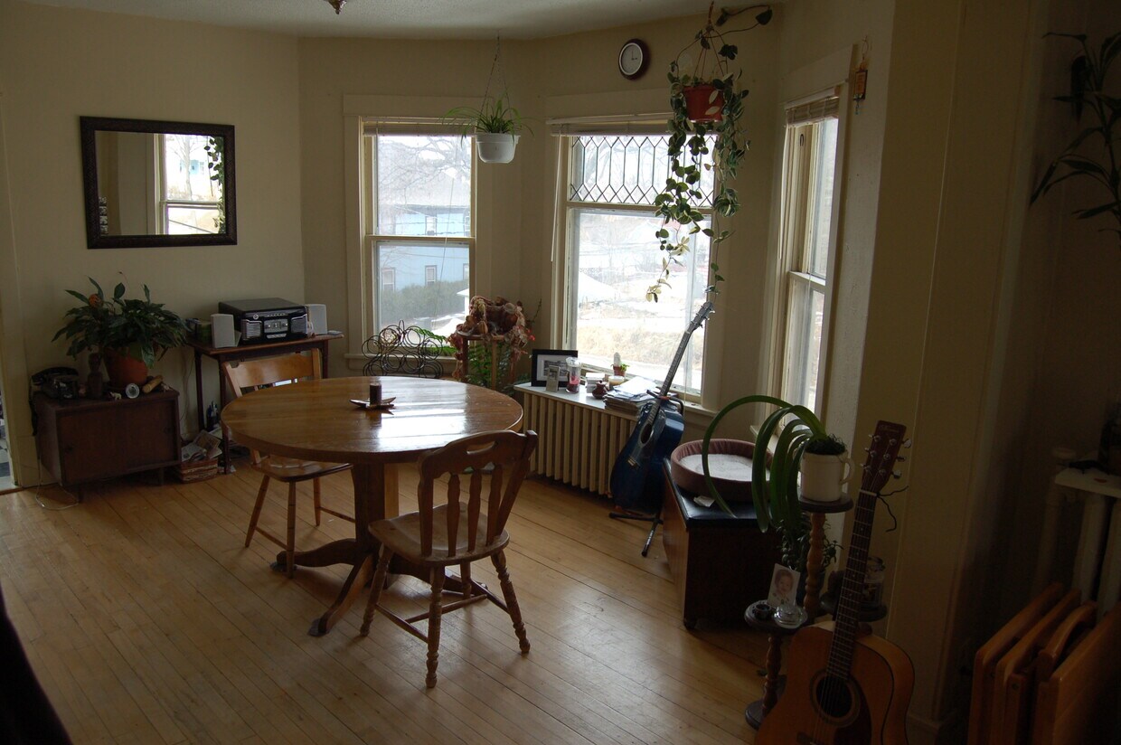 Primary Photo - 2648 Fillmore St NE
