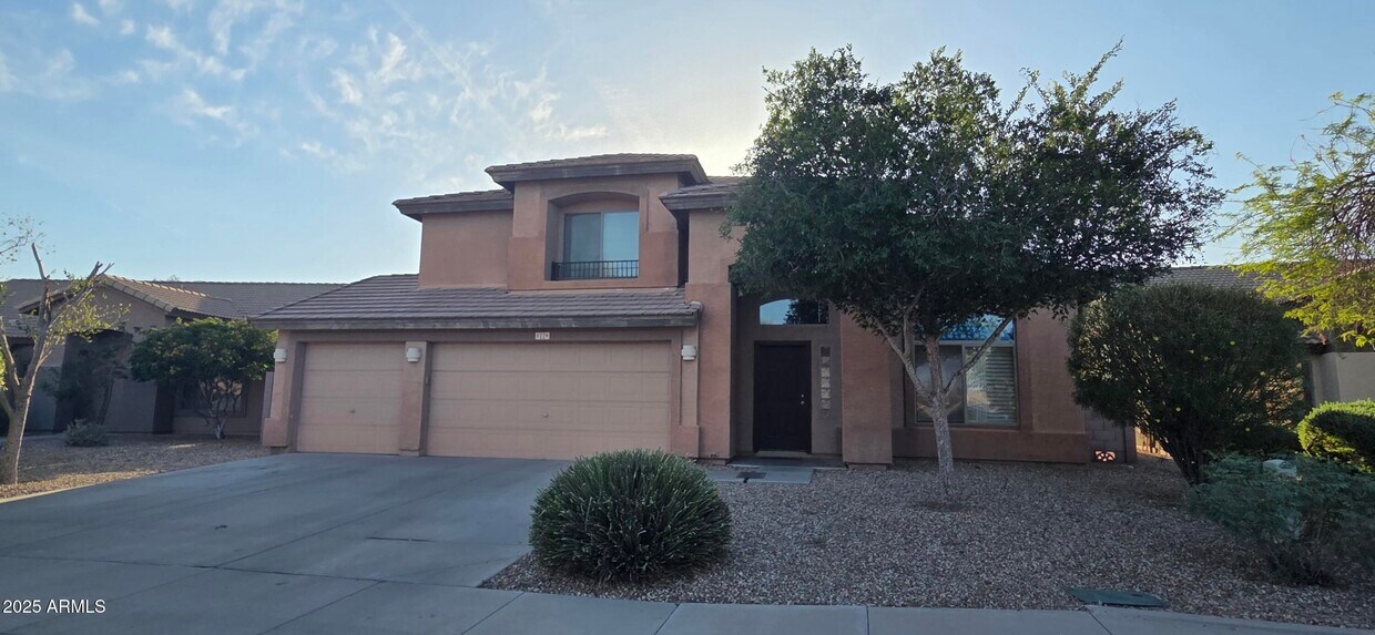 Foto principal - 1776 S 156th Ln