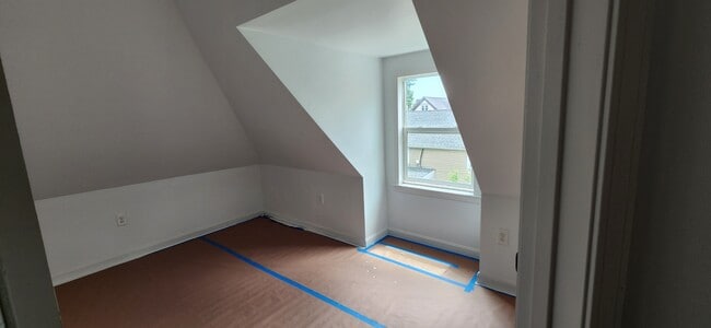 Building Photo - 391 Newport Ave