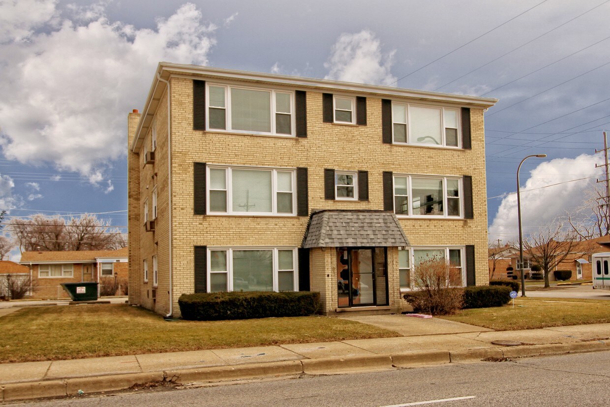 9845 S Cicero Ave, Oak Lawn, IL 60453 Apartments in Oak Lawn, IL